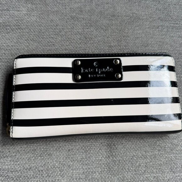 Kate Spade Zippered Wallet Black Cream Wellesley Patent Stripes - Picture 3 of 13